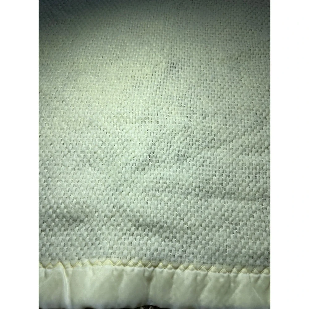 Vintage Baby Blanket Pale Yellow Waffle Knit Satin Ruffle Trim Nursery 40x35